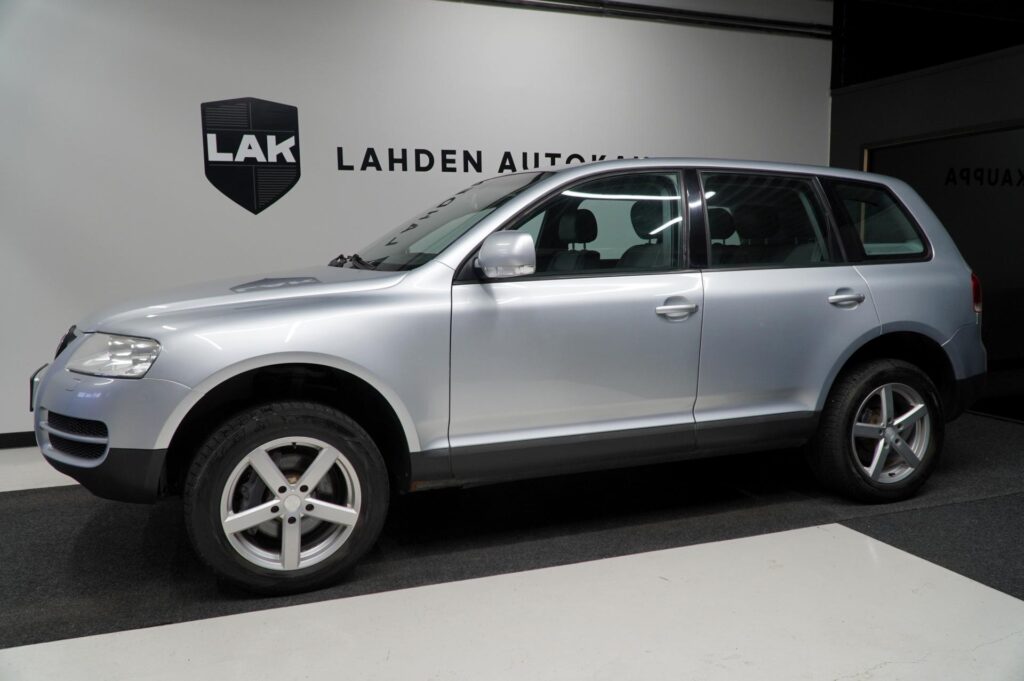 Volkswagen Touareg 3.2 V6 162kw TipTronic * Rautajouset * Vetokoukku * Lohkolämmitin * Nahat * Ketju vaihdettu * Volkswagen Touareg 3.2 V6 162kw TipTronic * Rautajouset * Vetokoukku * Lohkolämmitin * Nahat * Ketju vaihdettu * - Lahden Autokauppa