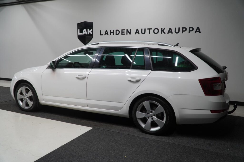Skoda Octavia Combi 2.0 TDI 184 4x4 Elegance DSG Skoda Octavia Combi 2.0 TDI 184 4x4 Elegance DSG - Lahden Autokauppa