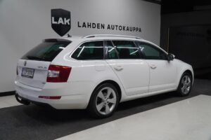 Skoda Octavia Combi 2.0 TDI 184 4x4 Elegance DSG Skoda Octavia Combi 2.0 TDI 184 4x4 Elegance DSG - Lahden Autokauppa