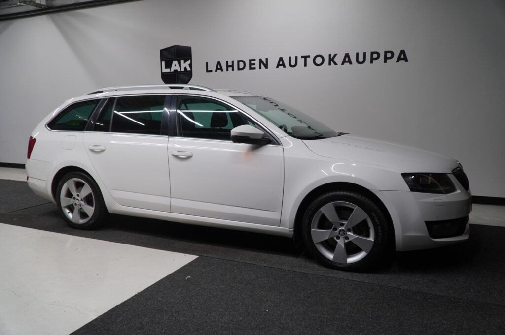 Skoda Octavia Combi 2.0 TDI 184 4x4 Elegance DSG Skoda Octavia Combi 2.0 TDI 184 4x4 Elegance DSG - Lahden Autokauppa