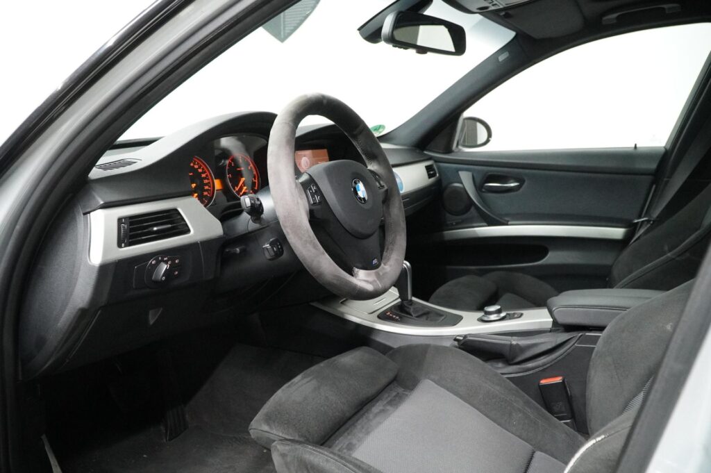 BMW 330 E90 xDrive M sport BMW 330 E90 xDrive M sport - Lahden Autokauppa