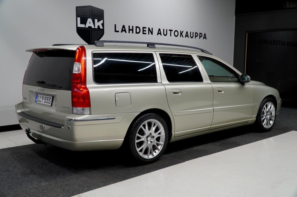 Volvo V70 2.5T Classic aut Volvo V70 2.5T Classic aut - Lahden Autokauppa