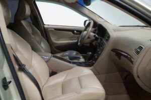 Volvo V70 2.5T Classic aut Volvo V70 2.5T Classic aut - Lahden Autokauppa