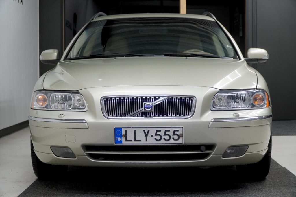 Volvo V70 2.5T Classic aut Volvo V70 2.5T Classic aut - Lahden Autokauppa