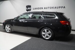 Honda Accord Tourer 2.2 i-DTEC Executive Honda Accord Tourer 2.2 i-DTEC Executive - Lahden Autokauppa